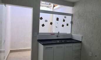 Imagem 3: Casa de frente com 2 quartos, 1 banheiro, Sala, Cozinha, área de serviço e garagem