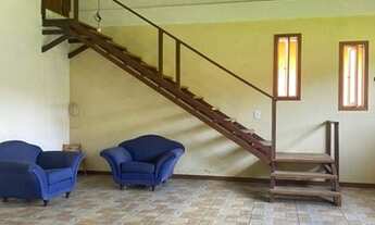 Imagem 6: Casa de cinco quartos (sendo 02 suítes), duas salas, copa cozinha, gramado, excelente loca