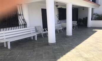 Imagem 4: Casa charmosa e aconchegante para locação. Sala, 2 quartos sendo uma suíte e closet, varan