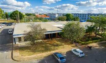 Imagem: Loja comercial com subsolo e elevador de