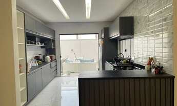 Imagem 6: Ótima casa térrea no Condomínio Aripuanã. 4 suítes, área de reunião. Completa. Kissia no D