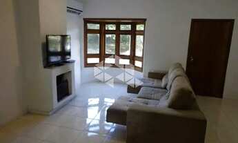 Imagem 2: Caso tipo sobrado no Jd Parque Ipanema, 2 suítes, sótão com banheiro, lareira, churrasquei