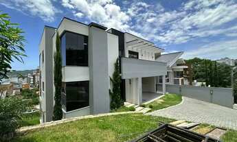 Imagem 2: Casa de alto padrão com 5 quartos sendo 3 suítes em condomínio no bairro Trindade em Flori