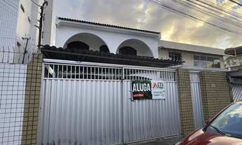 Imagem 2: Casa com 4 quartos e piscina