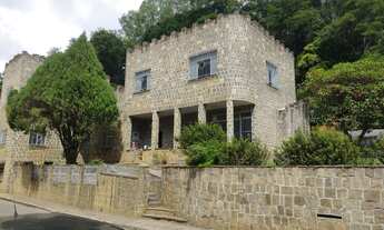 Imagem 2: Linda casa estilo castelo