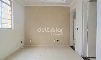 Imagem 4: Apartamento com 03 quartos sendo 02 com armários e 02 vagas cobertas, Bairro São João Bati