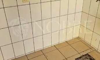 Imagem: VENDO - CASA EM EXCELENTE LOCALIZAÇÃO