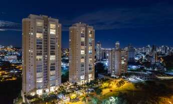 Imagem 4: Apartamento moderno com pé-direito duplo no living e varanda e vista para a cidade