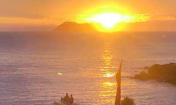 Imagem 7: Casa é pé na areia com 6 quartos e foi construída em um terreno de 1.521 metros