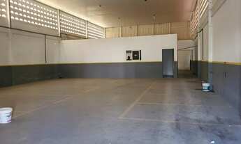 Imagem 2: Alugo Galpão Galpão / depósito com aluguel por R$3.800 /mês