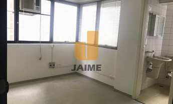 Imagem 3: Conjunto comercial com 3 salas 1 vaga sendo que as 3 salas tem divisórias e 3 ar- condicio