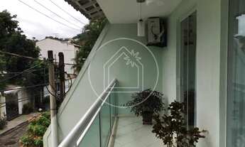 Imagem 2: Linda casa toda reformada moderna dentro de cond., bem localizada ,totalmente mobiliada, m