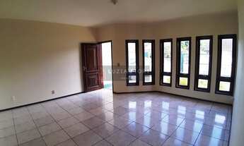 Imagem 7: Casa plana à venda no bairro Glória, Joinville/SC. Casa averbada de esquina com frente par