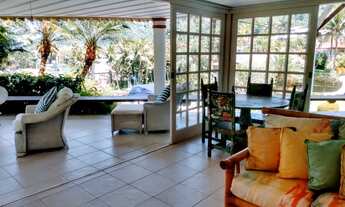 Imagem 4: Casa de condomínio para aluguel tem 949 metros quadrados com 5 quartos