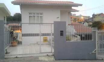 Imagem 3: Quarto privativo mobiliado em casa no bairro Agronômica, vaga feminina