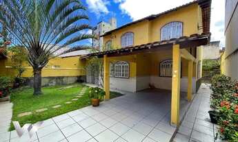 Imagem: Casa duplex com 5 quartos, sol da manhã