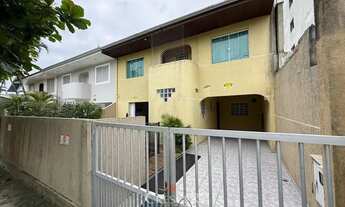 Imagem: Sobrado com piscina para venda e com 4 quartos