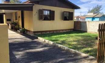 Imagem: Casa confortável a poucos metros do mar