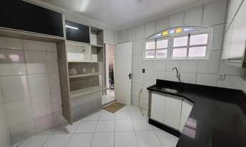 Imagem 7: Casa na Imbetiba para aluguel com 3 suítes, sendo 1 no térreo, e 2 vagas de garagem, Macaé