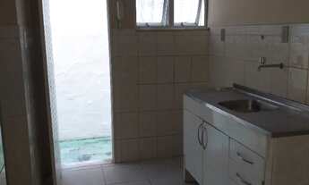 Imagem 4: Aluga-se apartamento 2/4 térreo em Roma na Cidade Baixa