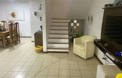 Imagem 2: Casa triplex dentro de condomínio R$450.000