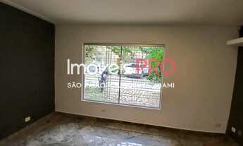 Imagem 6: Casa semi-isolada, com quintal em L, área de lazer com churrasqueira