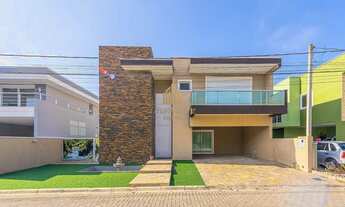 Imagem 2: Em condomínio com 03 suítes, 05 banheiros, piscina e semimobiliada