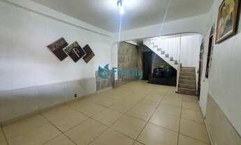 Imagem 2: Sobrado com 4 dormitórios, 1 suíte, 2 vagas, na Vila Mangalot