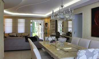 Imagem 2: Casa de condomínio térrea para venda possui 800 metros quadrados com 6 quartos