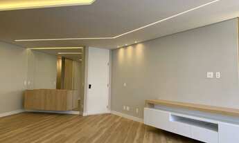 Imagem 2: Apartamento reformado com 121m² de área útil, 3 vagas, ampla sala, terraço, 3 suítes