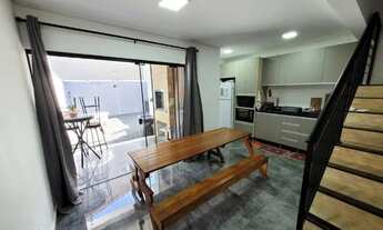 Imagem 2: Sobrado geminado com 1 suíte mais 2 quartos, 2 vagas de garagem no bairro Iririú