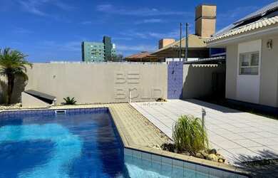 Imagem 2: Casa 5 dormitórios em Coqueiros com piscina