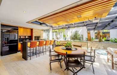 Imagem 5: Belíssima casa com 370m² sendo 03 suítes e 03 vagas de garagem!