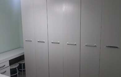 Imagem 7: Apartamento Moderno de 2 dormitórios revisitado com piso porcelanato na sala e quartos