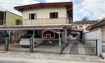 Imagem: Residência 340m² com 3 Moradias no Bairro