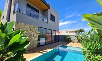 Imagem: Casa de Alto Padrão à Venda de 03 Quartos