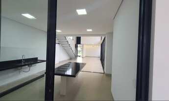 Imagem 3: Excelente Casa no Cyrela - 415m², 3 Suítes, 4 Vagas de Garagem
