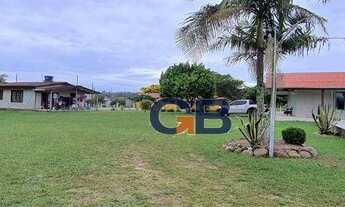 Imagem 3: Chácara com casa de 3 dormitórios, sala estar e jantar com cozinha, lavanderia, piscina e