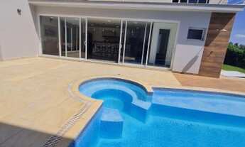 Imagem 2: Casa de condomínio para venda possui 385m2 metros com 4 suítes sendo uma master com closet