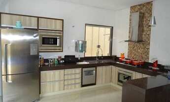 Imagem 2: Excelente Casa, ótima localização, com 3 quartos sendo um suíte !