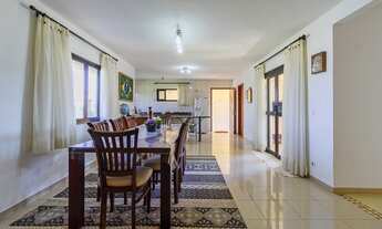 Imagem 4: Terreno com 3.000 m² e 297 m² de área construída ampla com 3 dormitórios (1 suíte com hidr