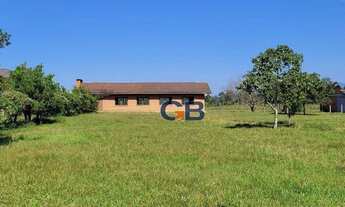 Imagem 6: Chácara com casa com 5 dormitórios e prédio anexo com salão de festas e galpão em amplo te