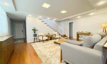 Imagem 3: Cobertura triplex para venda tem 570 metros quadrados com 5 quartos