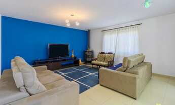 Imagem 2: Terreno com 3.000 m² e 297 m² de área construída ampla com 3 dormitórios (1 suíte com hidr