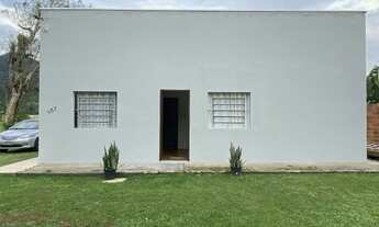 Imagem 2: Casa de alvenaria com dois quartos e amplo terreno em Rodeio