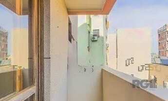 Imagem 6: Apartamento de 1 dormitório e sacada na Cidade Baixa desocupado