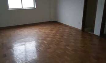 Imagem: AP 4/4 no jardim baiano ( Nazaré