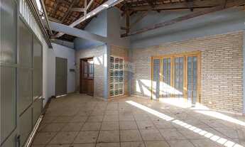 Imagem 3: Vende casa com piscina - ótima localização