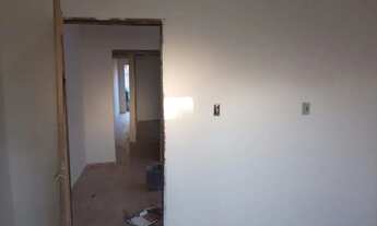 Imagem 3: Casa 2 quartos com amplo espaço externo no bairro Bandeirantes