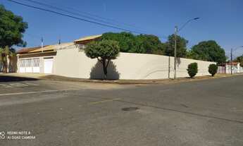 Imagem 2: Casa para venda com 287 metros quadrados com 4 quartos em Estância Itanhangá - Caldas Nova